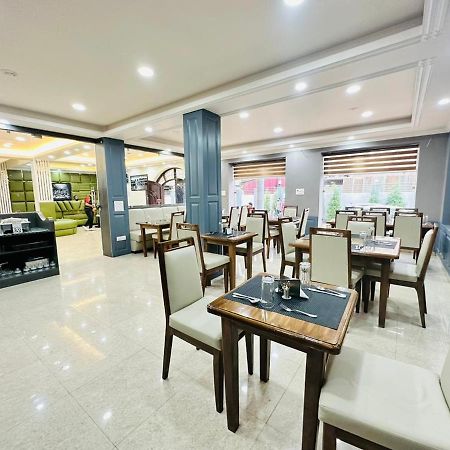 Srinagar Group Of Hotels Bagian luar foto