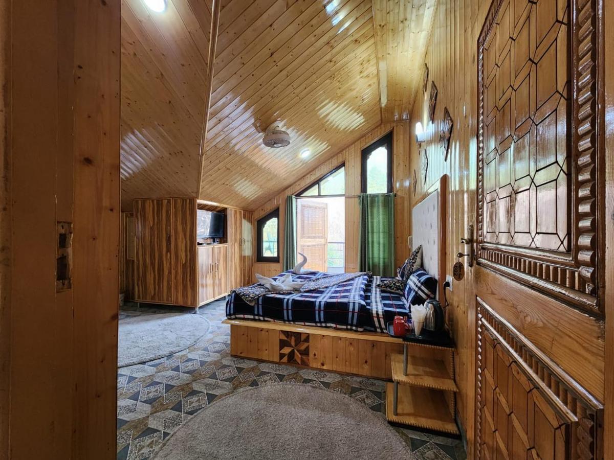 Srinagar Group Of Hotels Bagian luar foto